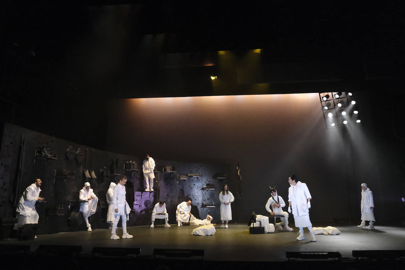 Fotos: Betitxe, la diseñadora vizcaína que hace magia en el teatro