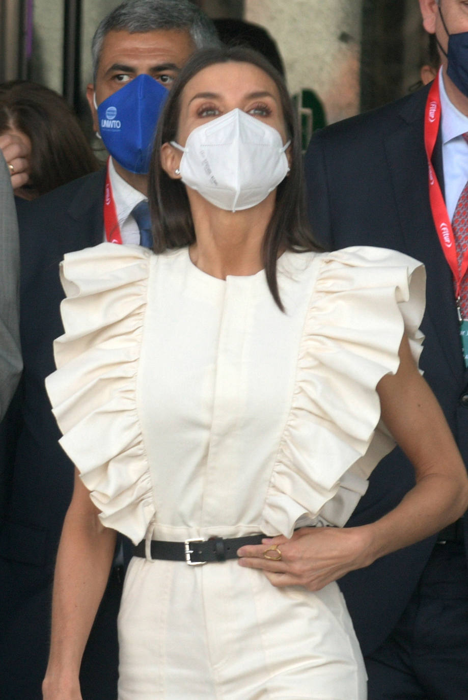 Fotos: Letizia saca su lado flamenco en Fitur: el mono de volantes que nadie esperaba ver