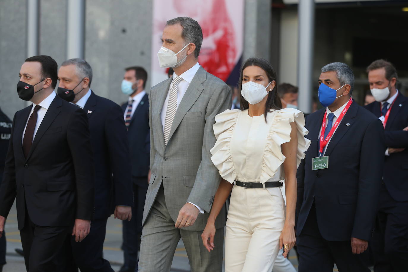 Fotos: Letizia saca su lado flamenco en Fitur: el mono de volantes que nadie esperaba ver