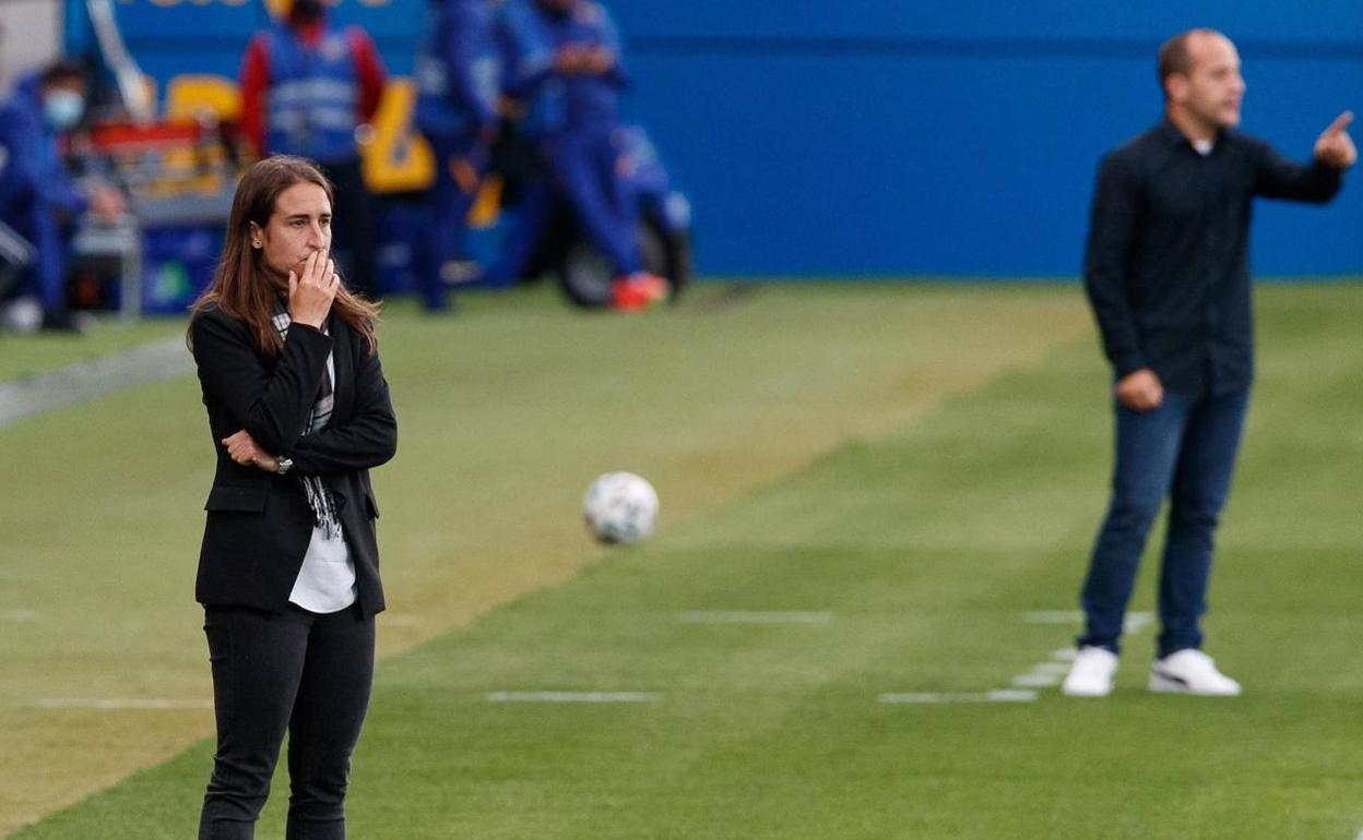 Iraia Iturregi, en un primer plano, pensativa durante el encuentro ante el Barça. 