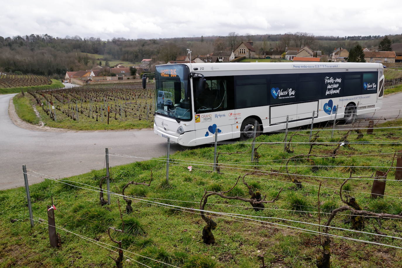 'Vaccibus' en la zona de Reims, en Francia, para vacunar a los trabajadores de los pueblos y los trabajadores de los viñedos.