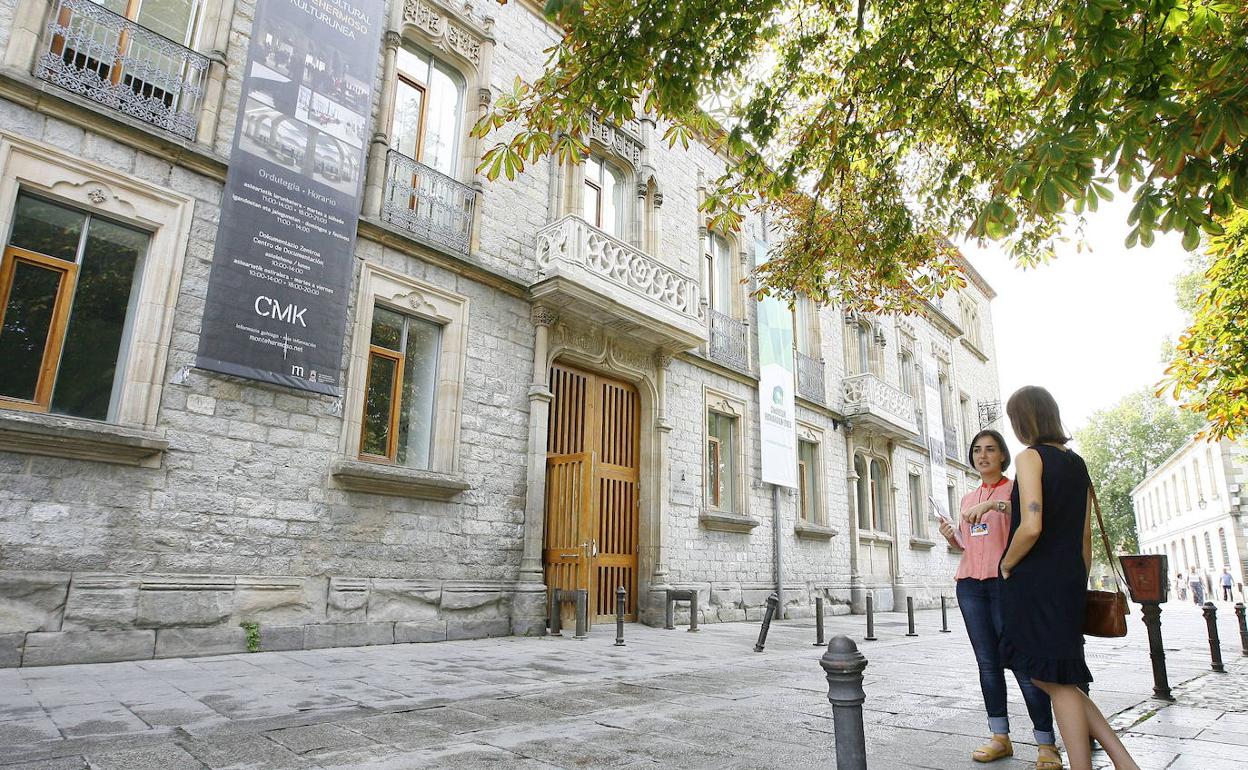 Entrada del palacio Montehermoso, en una imagen de archivo. 