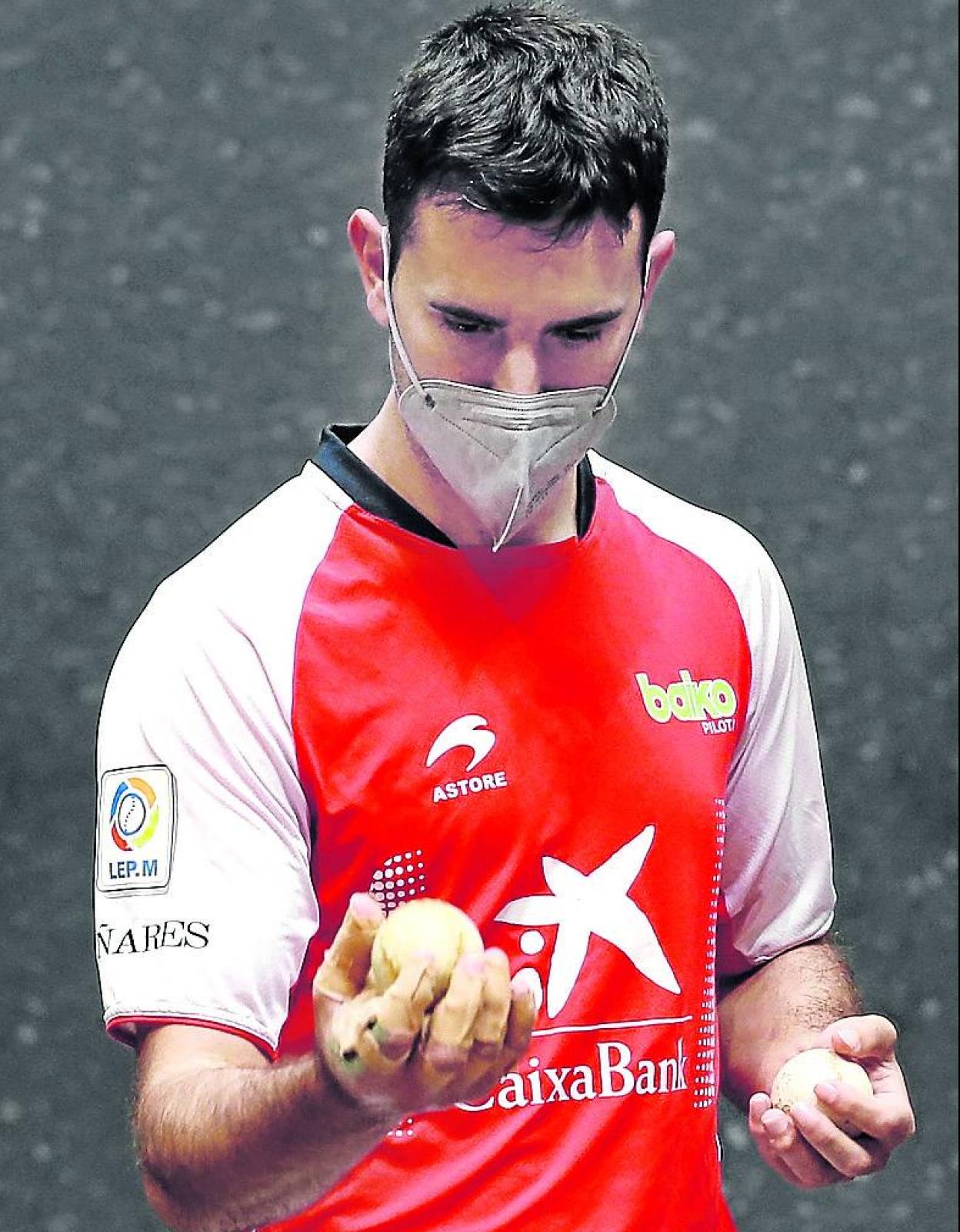 Mikel Urrutikoetxea, en la elección de material de ayer. 