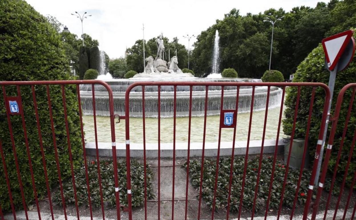 La Plaza de Neptuno de Madrid, vallada. 