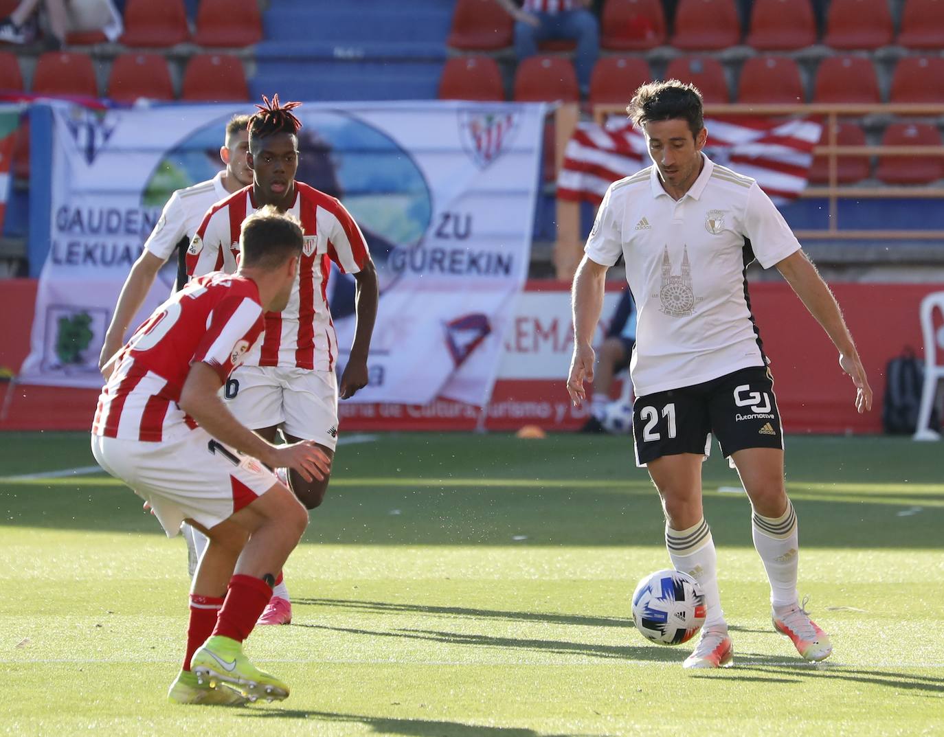 Fotos: Las mejores imágenes del Burgos- Bilbao Athletic