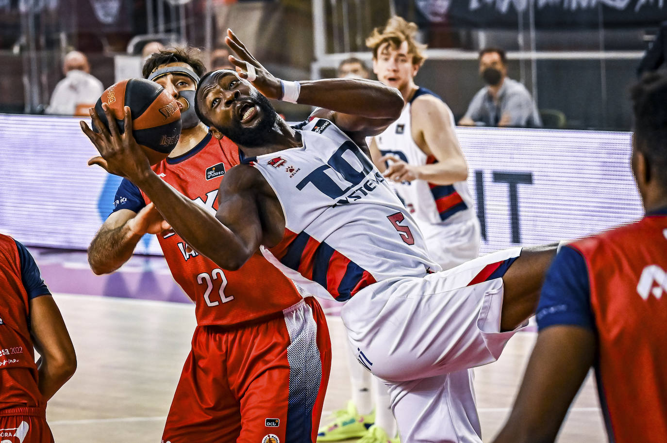 Fotos: Las mejores imágenes del Manresa-Baskonia