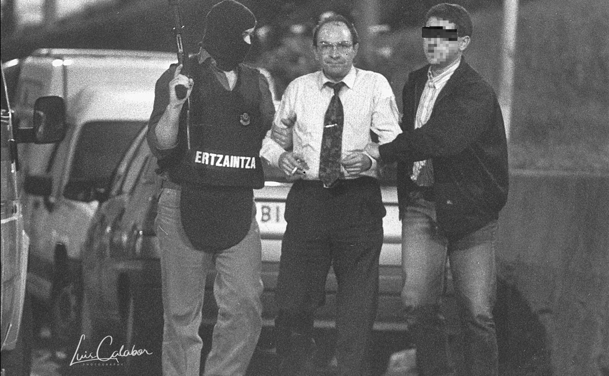 Cuatro horas de negociación en Otxarkoaga para detener al atracador de la corbata