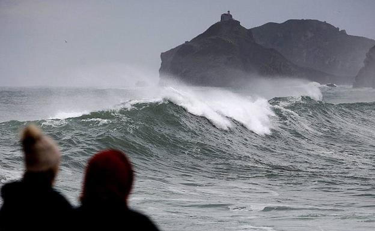 La falla del Atlántico sitúa a la costa vasca en la red de alerta por  riesgo de tsunami | El Correo