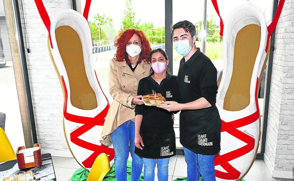 Alegoría a San Juan del Monte gracias a la propuesta del grupo Carrocero Trotamundos en el bar Saint Germain. 