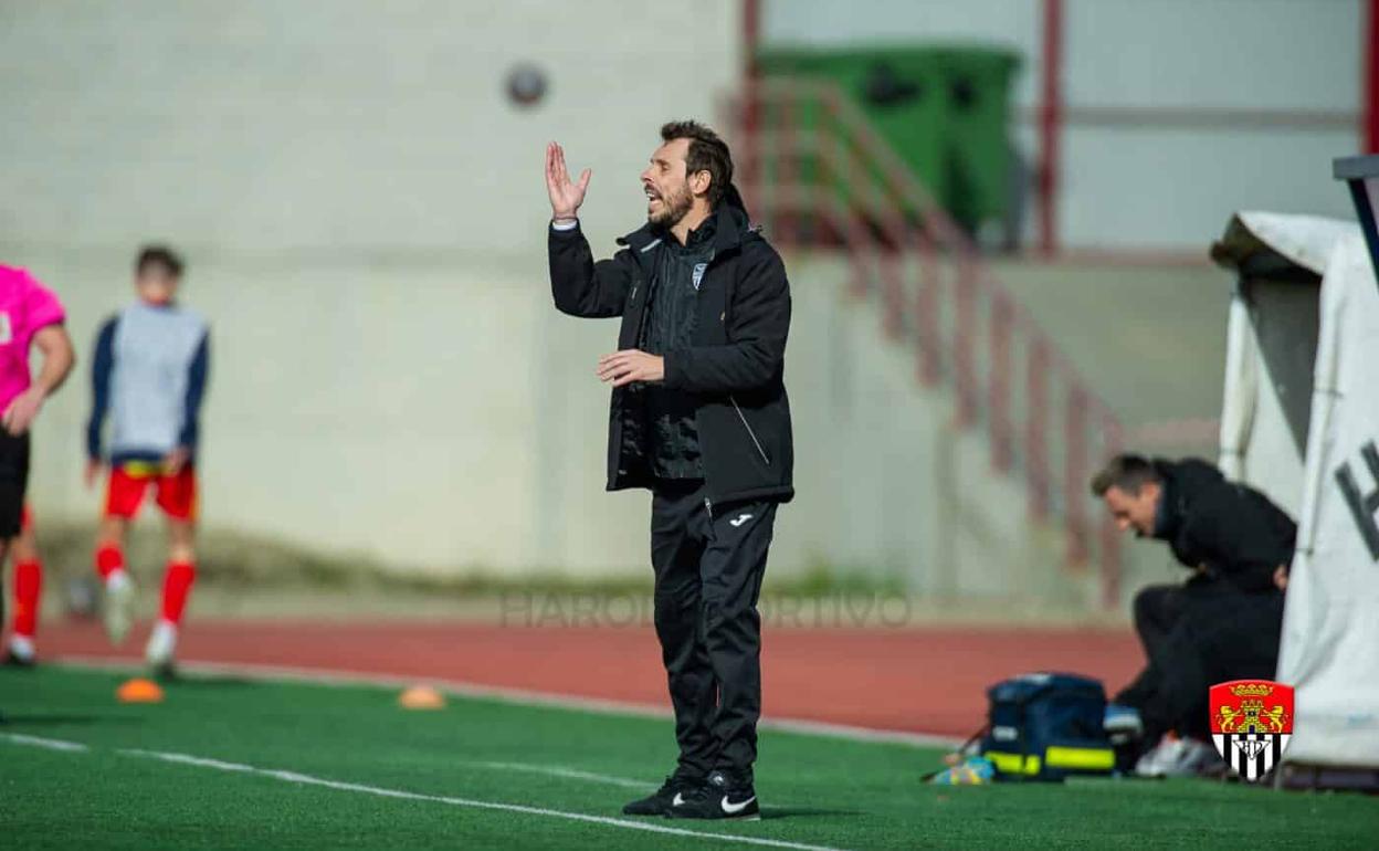 Aitor Calle podría dirigir el proyecto del Laredo