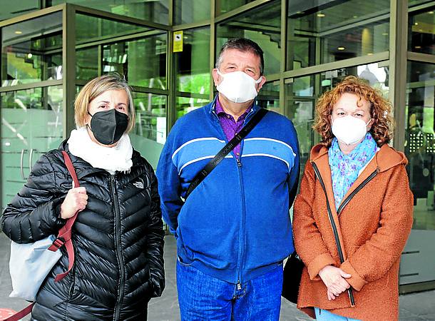 Mikele Garaikoetxea, Javier Sinobas y Juana Pintado.