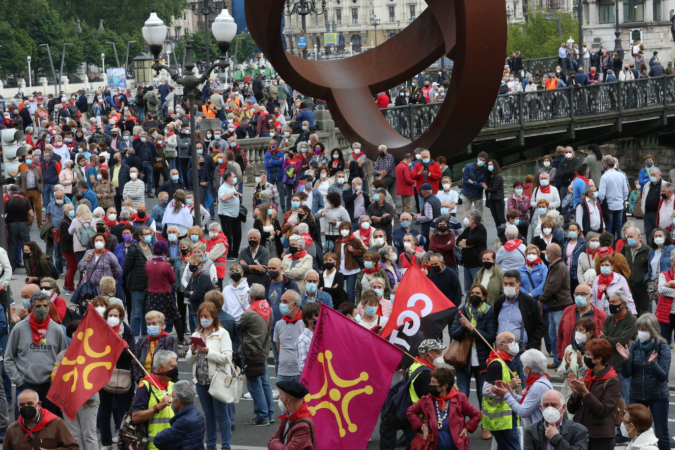 Fotos: Miles de pensionistas vuelven a llenar calles vascas para pedir una pensión mínima de 1.080 euros