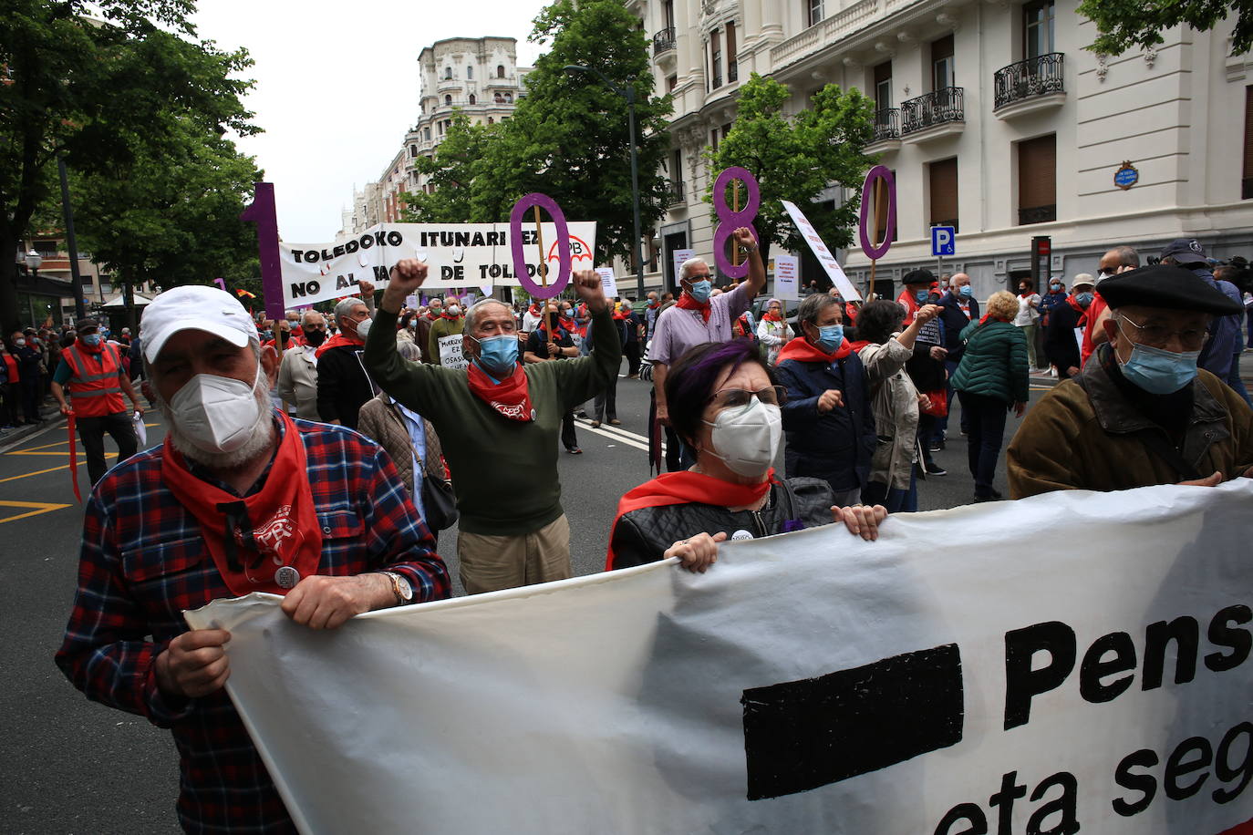 Fotos: Miles de pensionistas vuelven a llenar calles vascas para pedir una pensión mínima de 1.080 euros