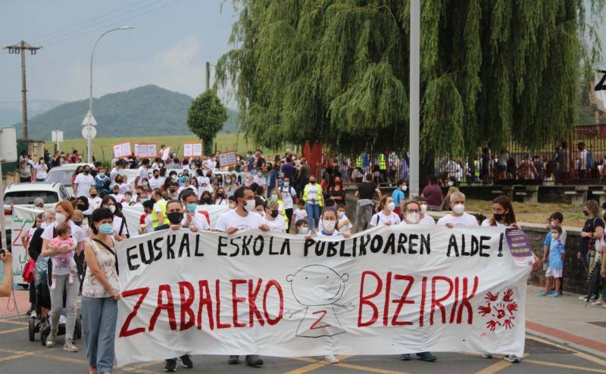 La manifestación contó con apoyos de otros centros escolares. 