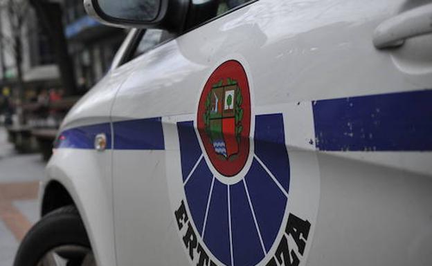 Sucesos en Álava: Detenido tras una persecución en la que intentó embestir un coche patrulla de la Ertzaintza en el Valle de Arana