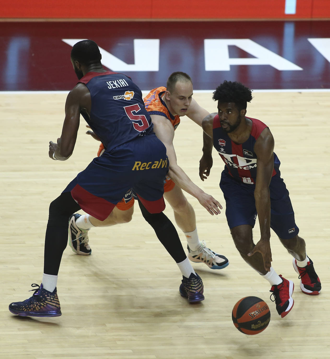 Fotos: Las mejores imágenes del Valencia - Baskonia