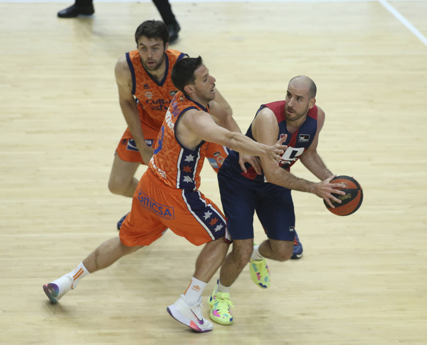 Fotos: Las mejores imágenes del Valencia - Baskonia