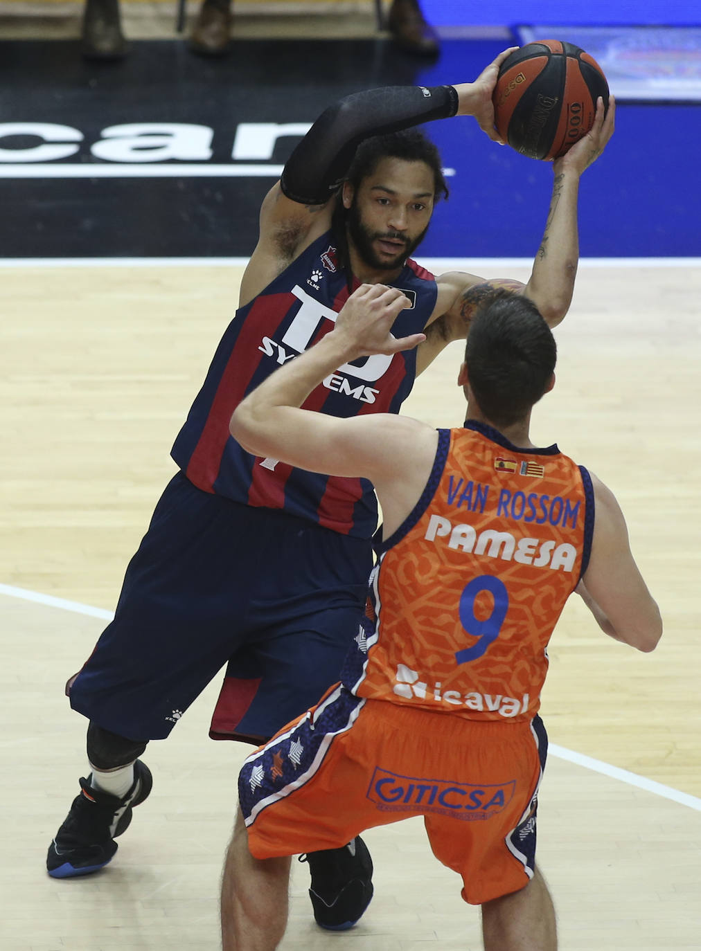 Fotos: Las mejores imágenes del Valencia - Baskonia