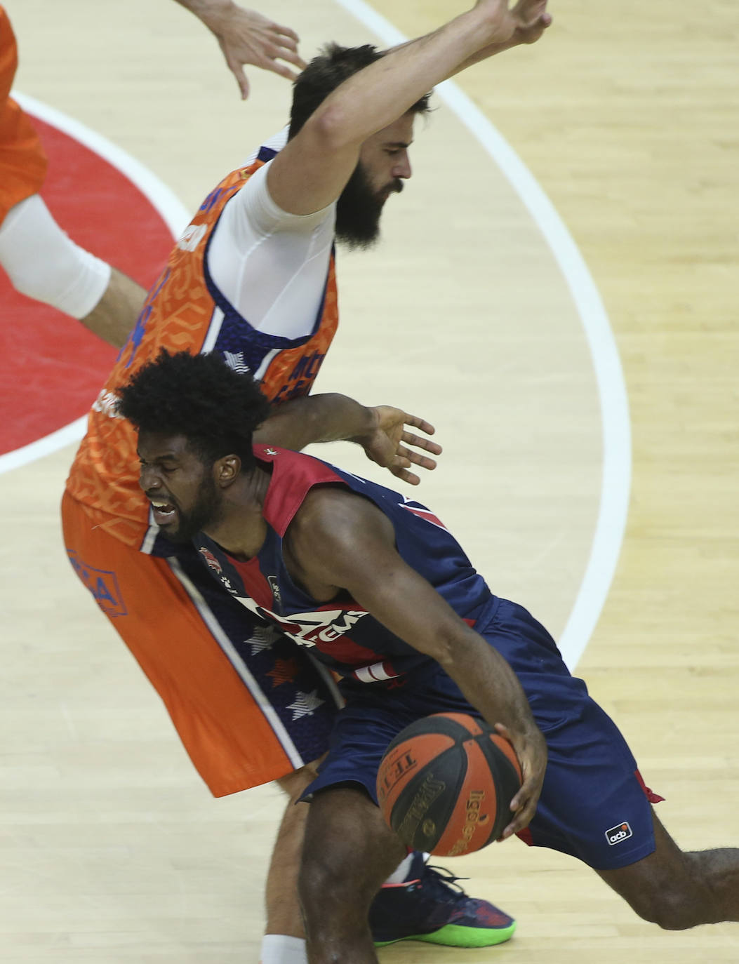 Fotos: Las mejores imágenes del Valencia - Baskonia
