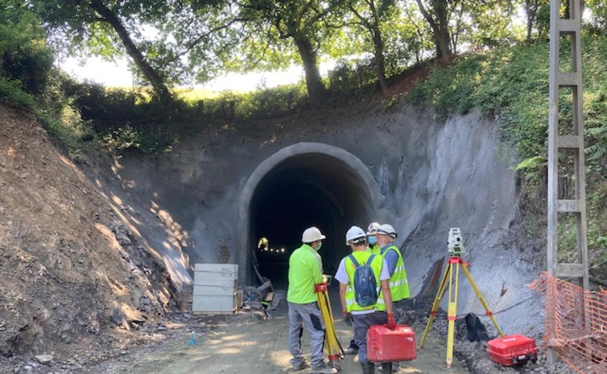 Las obras en el túnel de Callejo han sido complejas al realizarse el acceso únicamente por una de las bocas para reducir el impacto en el entorno. 