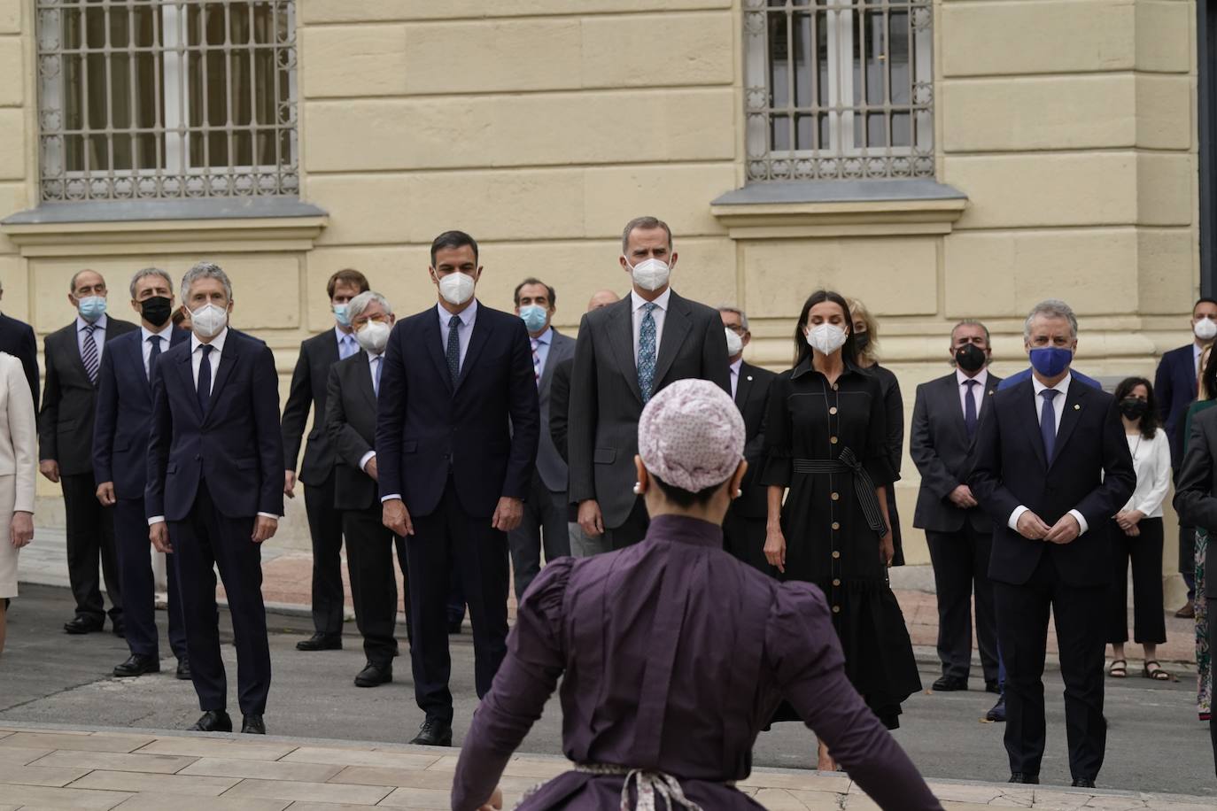 Fotos: Todas las imágenes del look de la reina Letizia en Euskadi