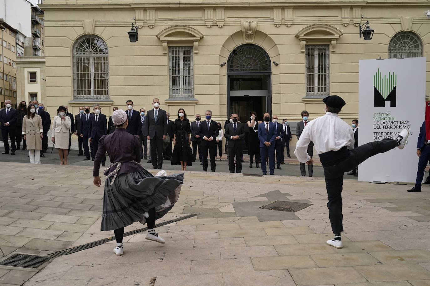Fotos: Todas las imágenes del look de la reina Letizia en Euskadi
