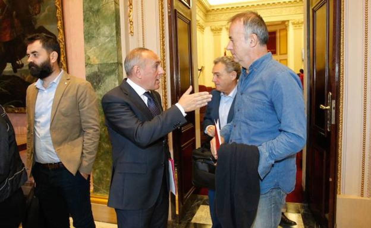 González tacha a Bildu de «colaborar» a que la violencia «siga viva» por no condenar la agresión al exedil del PP