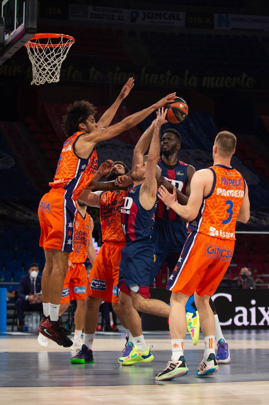 Fotos: Las mejores imágenes del Baskonia - Valencia