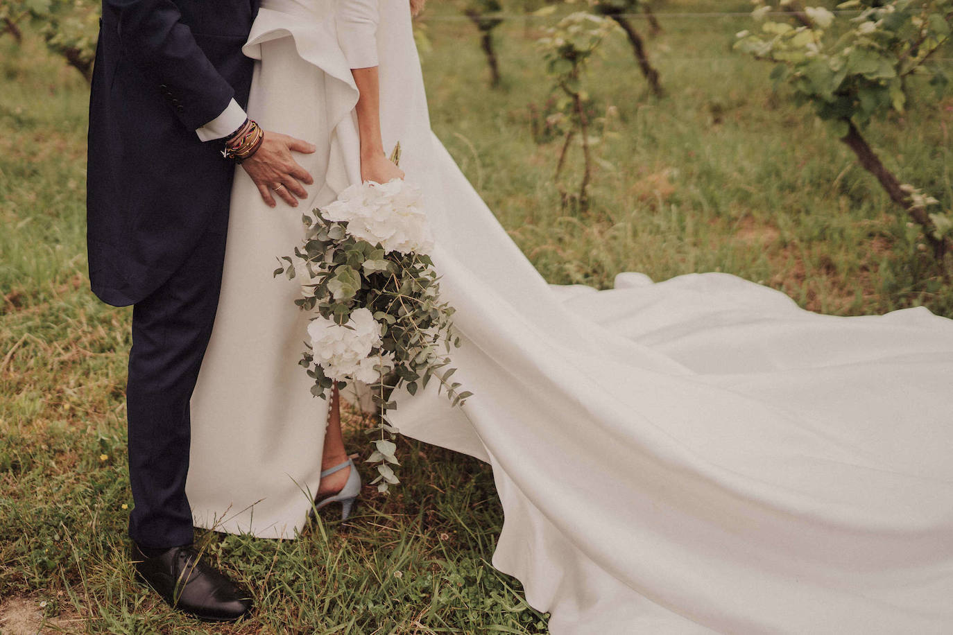 Fotos: Boda de altos vuelos de una azafata y un director turístico en la Iglesia de San Vicente Mártir de Abando