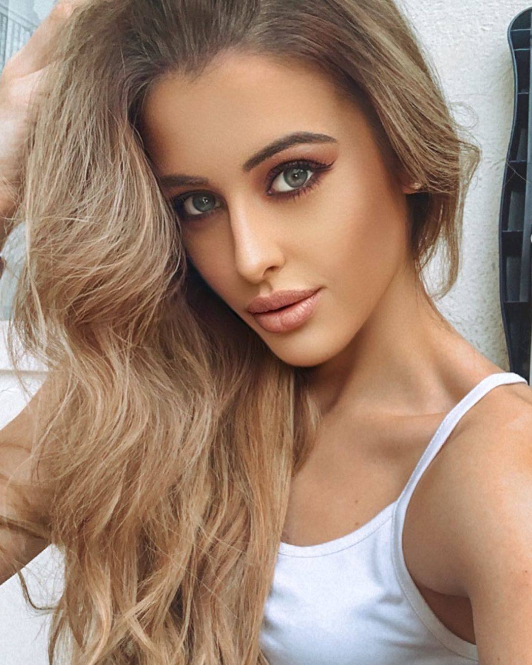 Fotos: Sara Lahidalga, la estudiante de enfermería vitoriana que ha representado a Euskadi en Miss Grand Spain