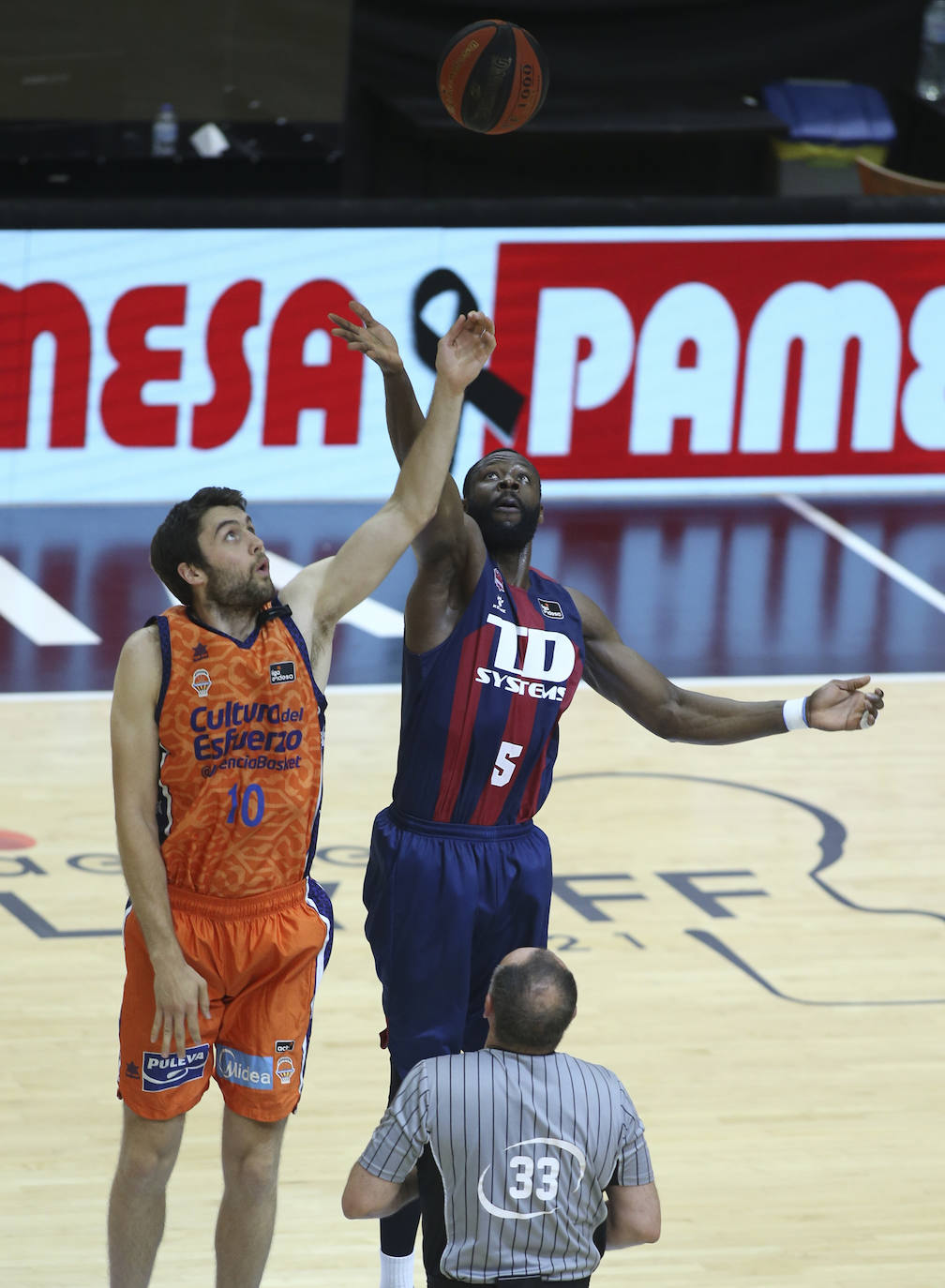 Fotos: Las mejores imágenes del Valencia - Baskonia