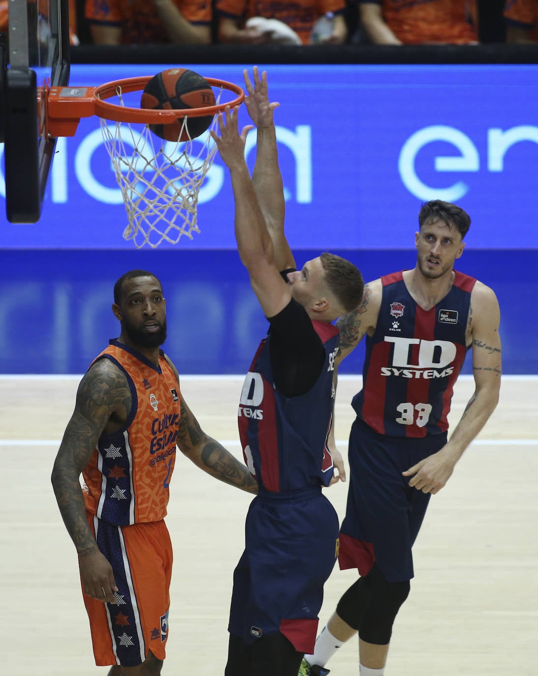 Fotos: Las mejores imágenes del Valencia - Baskonia