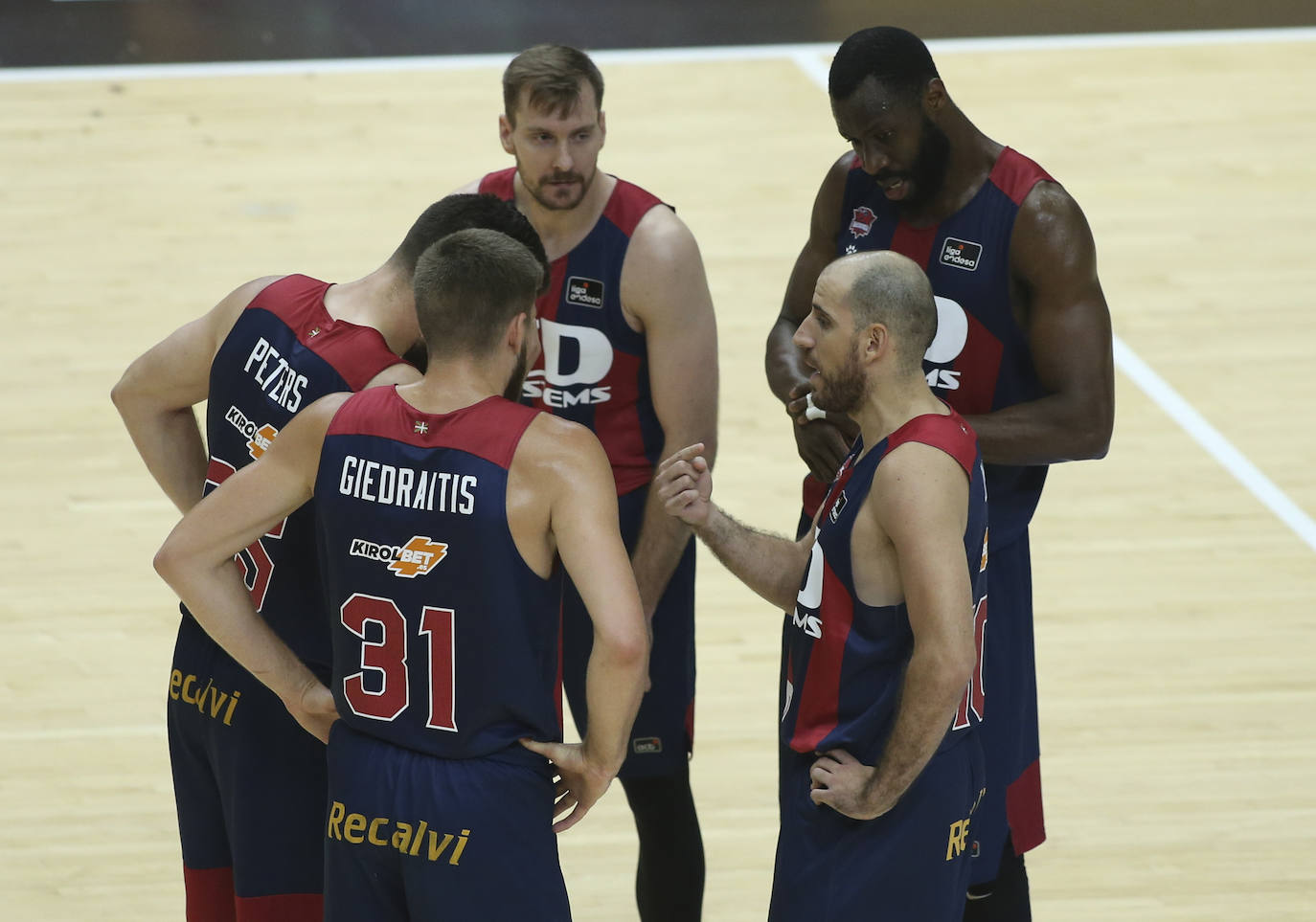 Fotos: Las mejores imágenes del Valencia - Baskonia