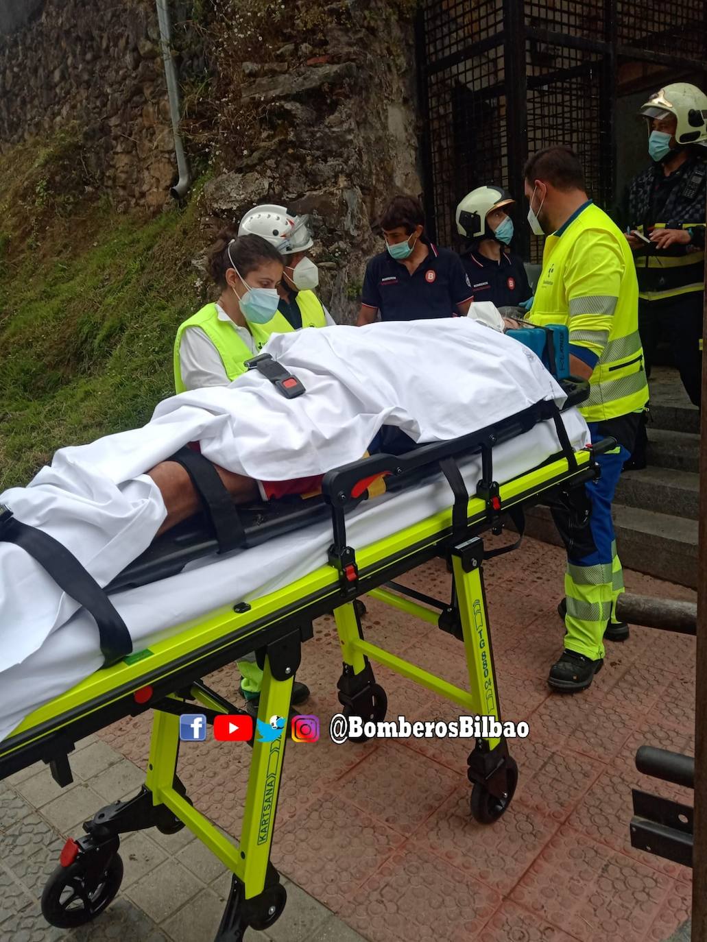 Herido un joven tras caer por un talud de seis metros de profundidad en Bilbao