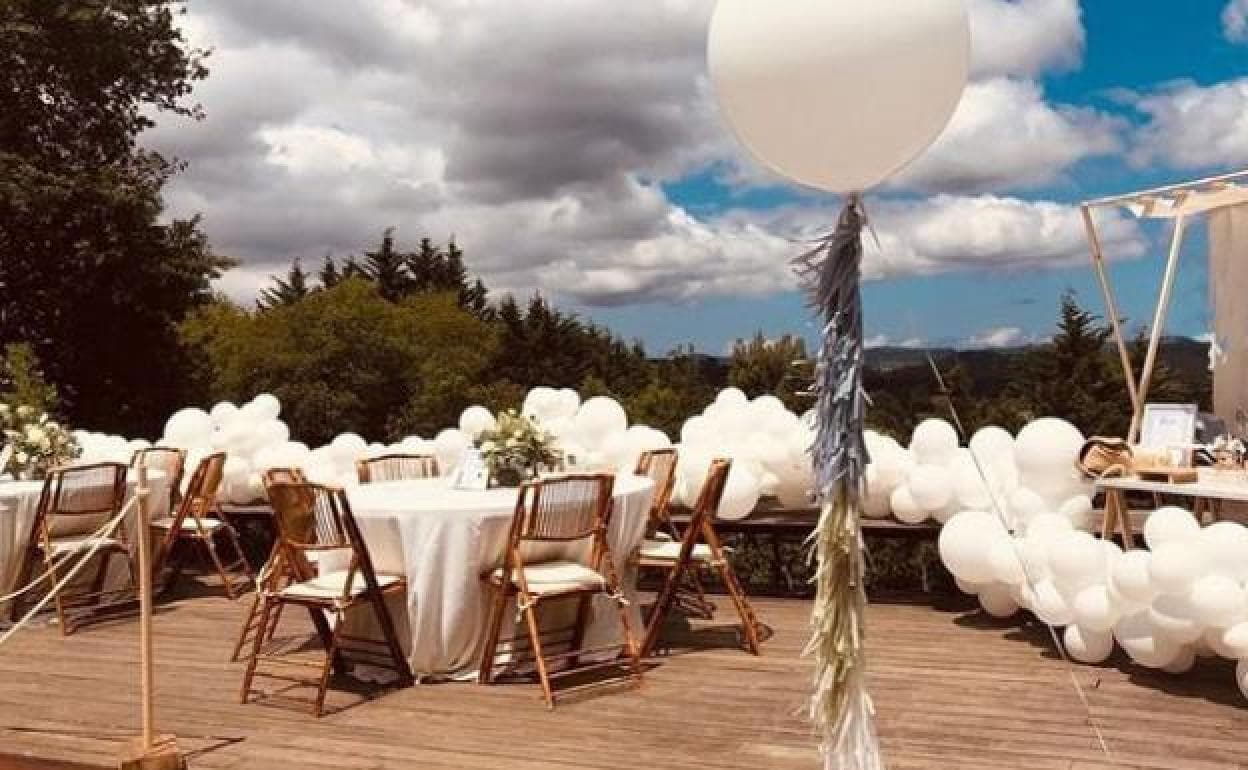 Eventos en Bilbao: Globos blancos, castillo hinchable y piscina: la  comunión del hijo de Kiko Rivera y Jessica Bueno en la exclusiva  urbanización de La Bilbaína en Mungia | El Correo