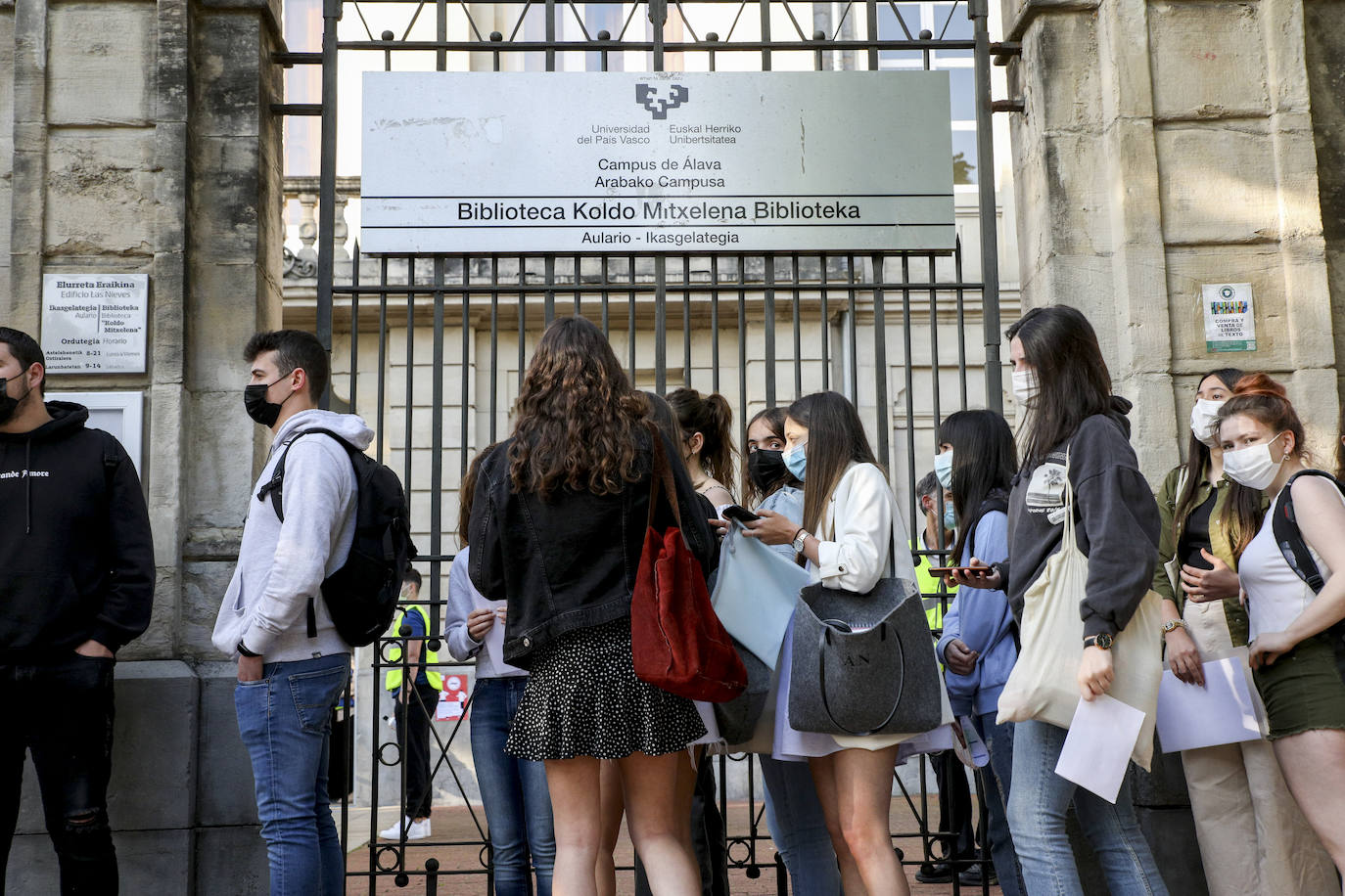 Fotos: Primera jornada de la Selectividad 2021 en Álava