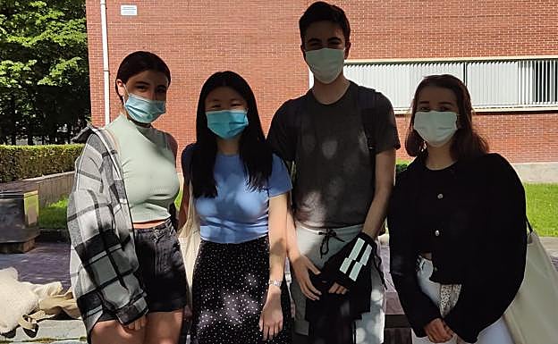 Los alumnos de Jesús Obrero, en el campus de la UPV.