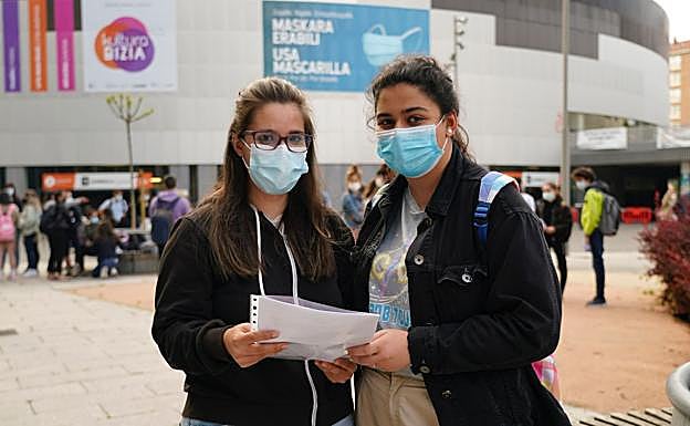 Aroa López y Naomi Anda.