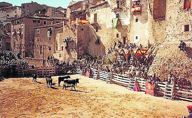 Todo preparado en Sos del Rey Católico para el festejo con la vaquilla. 