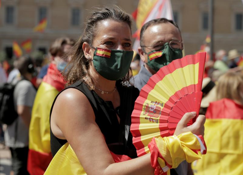 No faltaron los colores de España ni en los abanicos.