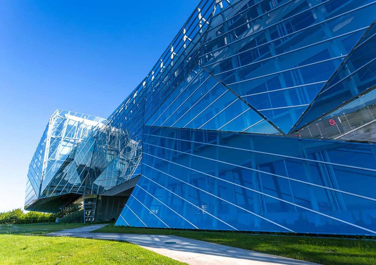 Edificio Jocelyn Bell E8 en el Parque Tecnológico de Álava. Estudio Coll-Barreu, 2013.