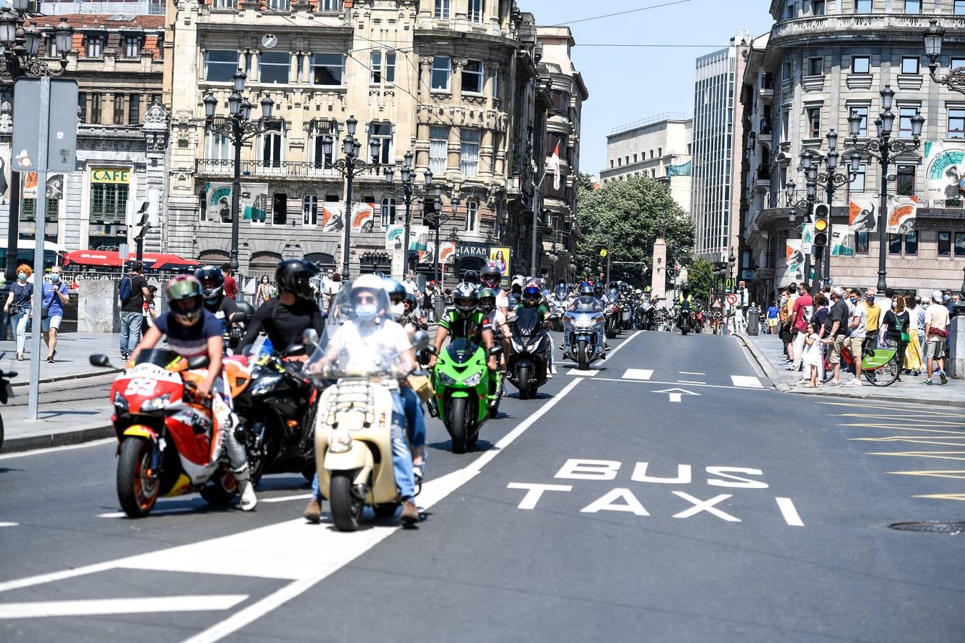 Fotos: Cientos de moteros toman Bilbao para reclamar mayor seguridad vial