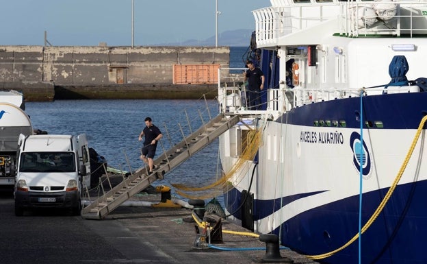 El buque oceanográfico 'Ángeles Alvariño', antes de reanudar el rastreo. 