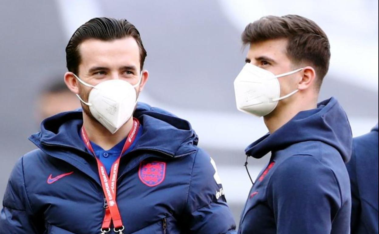 Los jugadores Ben Chilwell y Mason Mount.