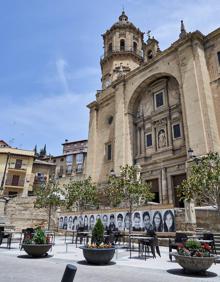 Imagen secundaria 2 - El más joven, el más veterano y la zona junto a la iglesia.