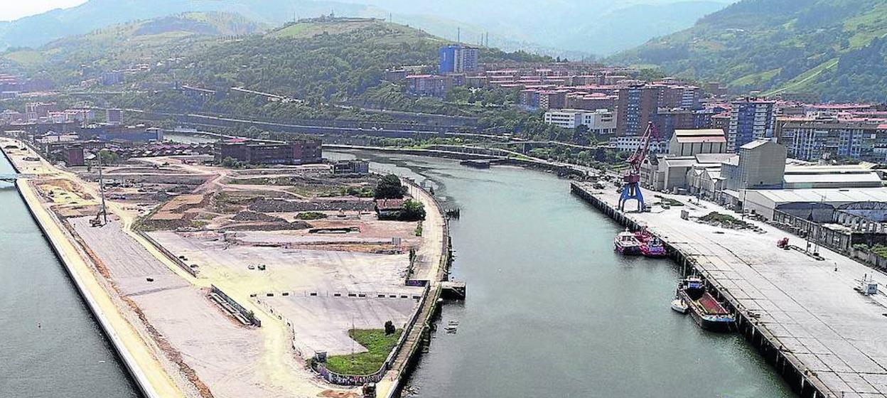 Vista de la ría y el paseo de Zorroza. 