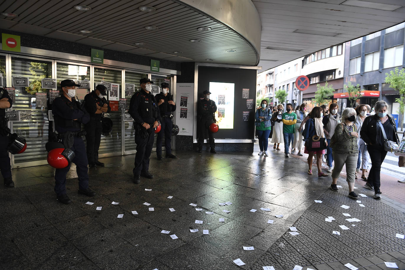 Fotos: Piquetes en el adelanto de las rebajas en Bilbao