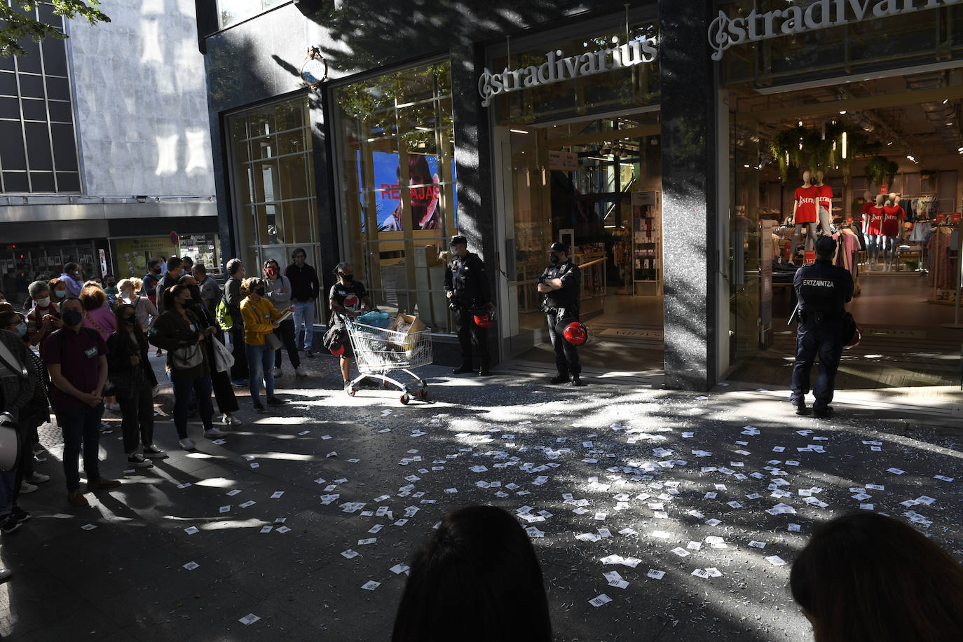 Fotos: Piquetes en el adelanto de las rebajas en Bilbao