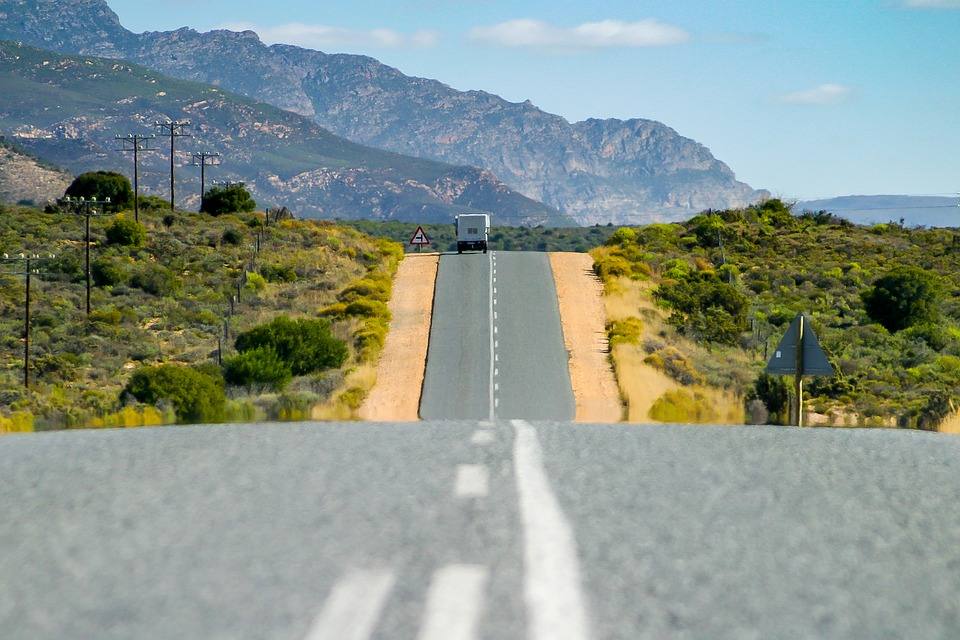 Garden Route. Más de 700 kilómetros entre Ciudad del Cabo y Port Elizabeth, en Sudáfrica. A tu alrededor, exuberante vegetación, prados, lagos, playas vírgenes, acantilados y bahías. 