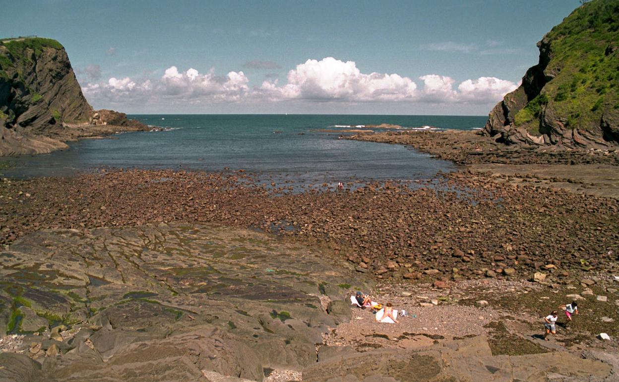 Playa de Armintza en Lemoiz
